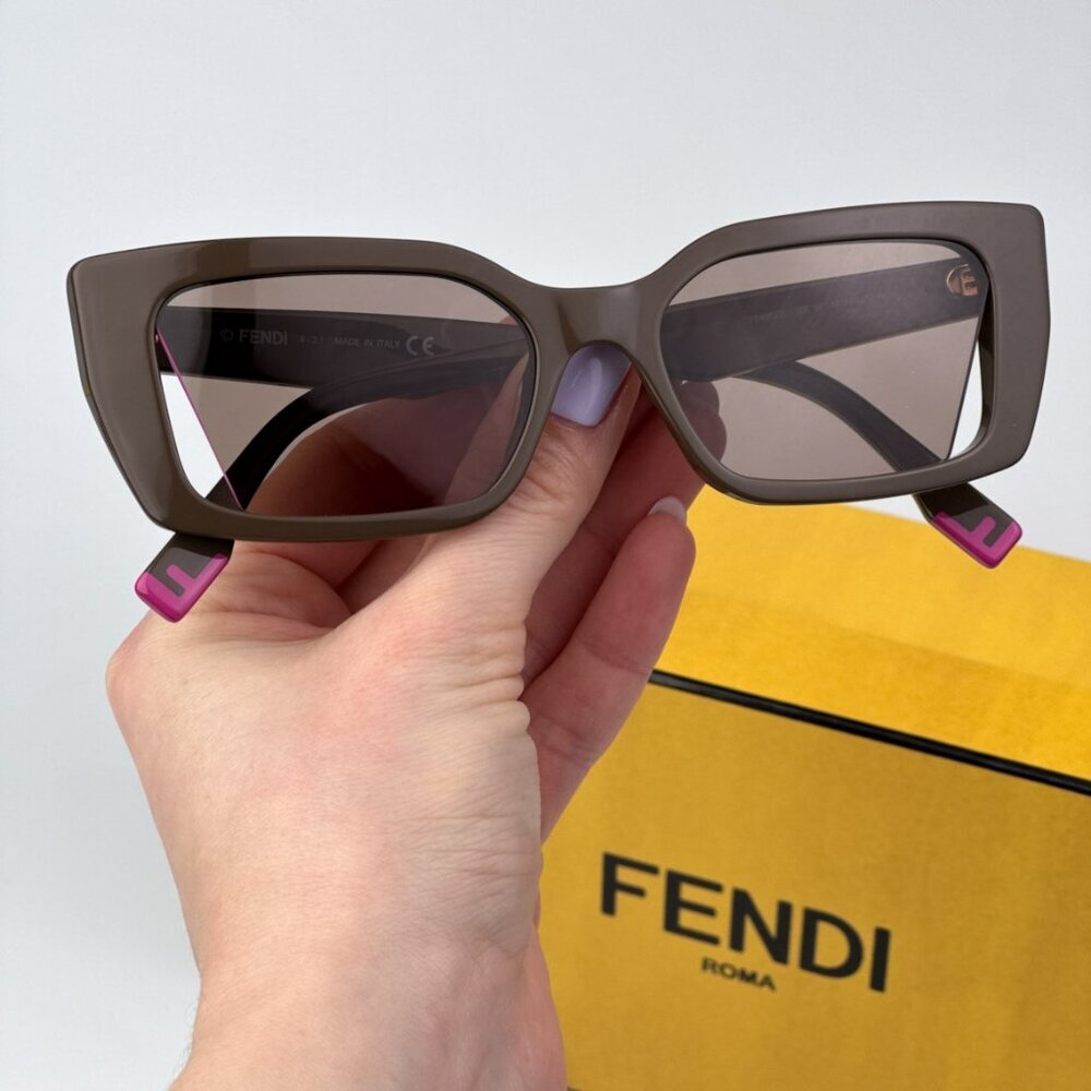Fendi Women BRAND NEW Sunglasses Truffle Light Brown Geometric FE40032I 50E - Picture 2 of 9